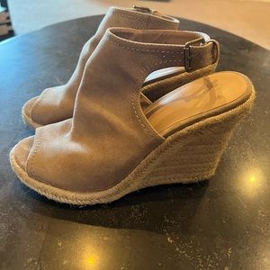 Womens tan wedges size 8